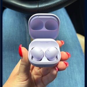 Samsung Lavender Wireless Earbuds